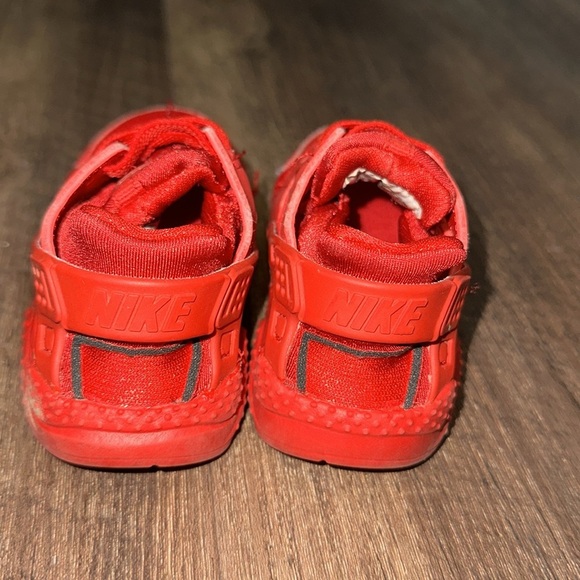 Nike Huarache Toddler Red Shoes Size 5C - Picture 2 of 5